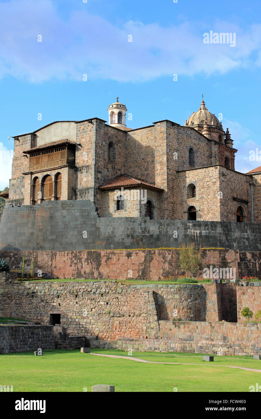 Qurikancha avec couvent de Santo Domingo, au-dessus de Cusco, Pérou Banque D'Images