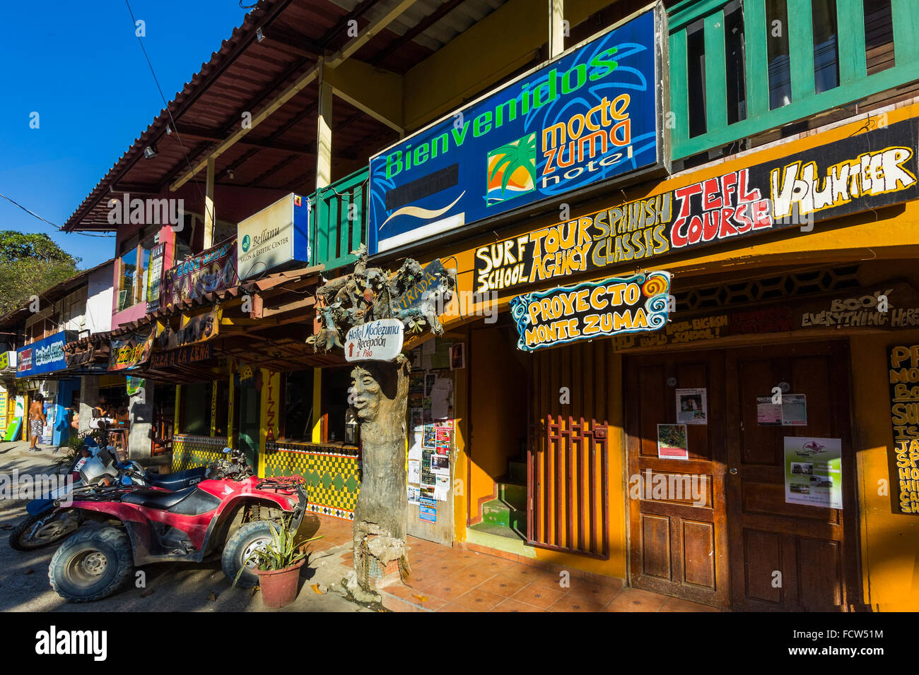 Les boutiques touristiques & hotel à ce resort sur la Péninsule de Nicoya's south pointe orientale ; Montezuma, Puntarenas, Costa Rica Banque D'Images