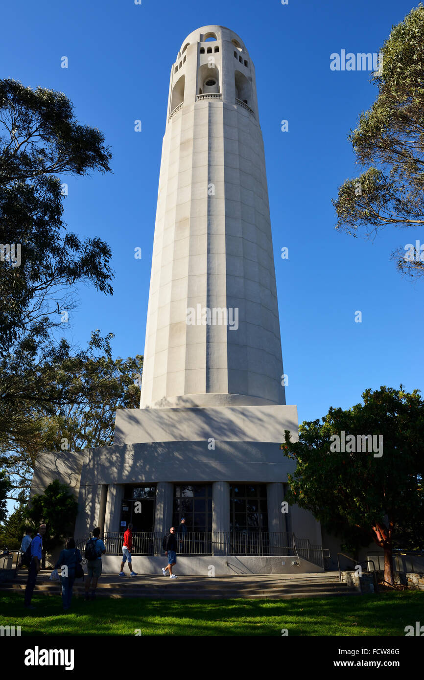 La Coit Tower sur Telegraph Hill, San Francisco, California, USA Banque D'Images