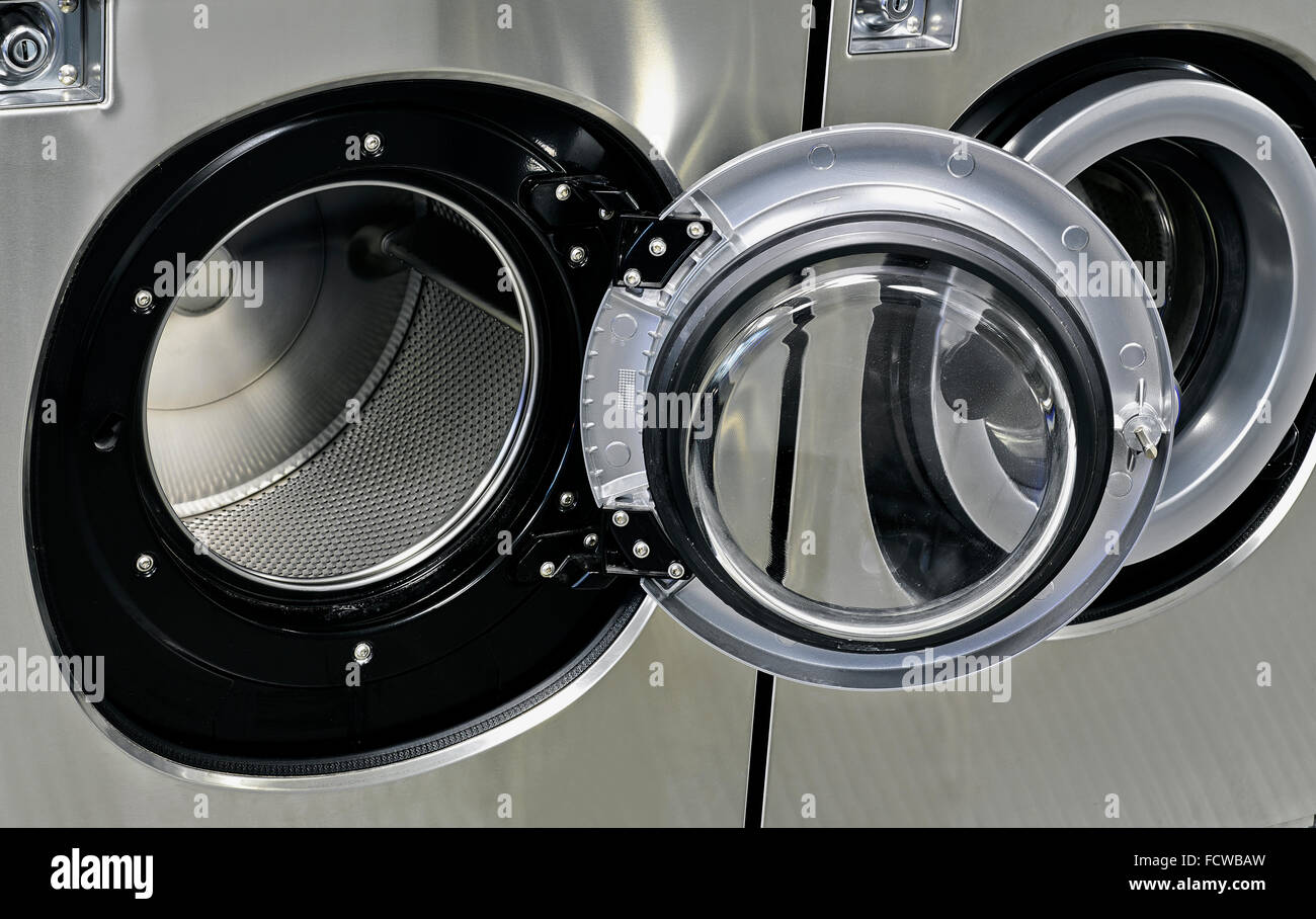 Machines à laver industrielles dans une laverie, Close up Banque D'Images