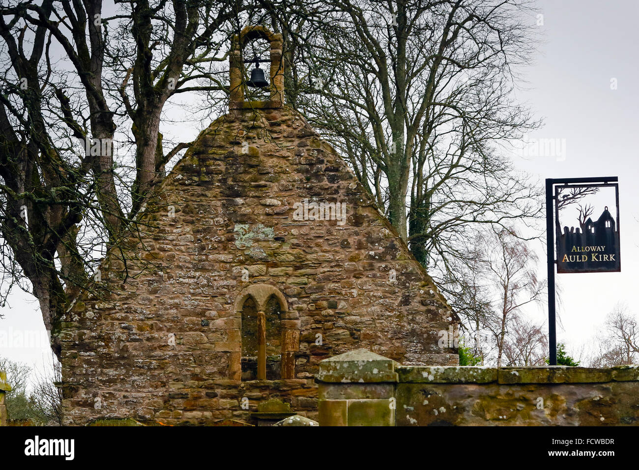 Alloway, l'Ayrshire, UK. 25 Jan, 2016. Pour célébrer le 257th anniversaire de Robert Burns, le monde célèbre le 18e siècle Scot Bard, son chalet à Alloway dans Ayrshire a été décoré pour ressembler à un cadeau d'anniversaire. Le chalet, Alloway cimetière et près de musée sont les principales attractions touristiques et au cours de l'anniversaire, événements spéciaux et 'Burns Suppers' ont lieu au chalet. Credit : Findlay/Alamy Live News Banque D'Images