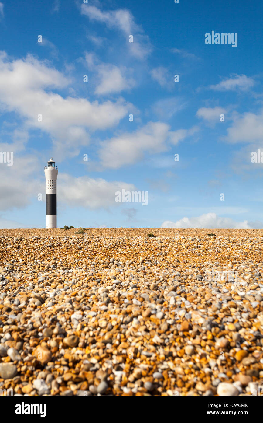 La tour phare moderne sur la plage de galets dormeur à Kent, Angleterre Banque D'Images