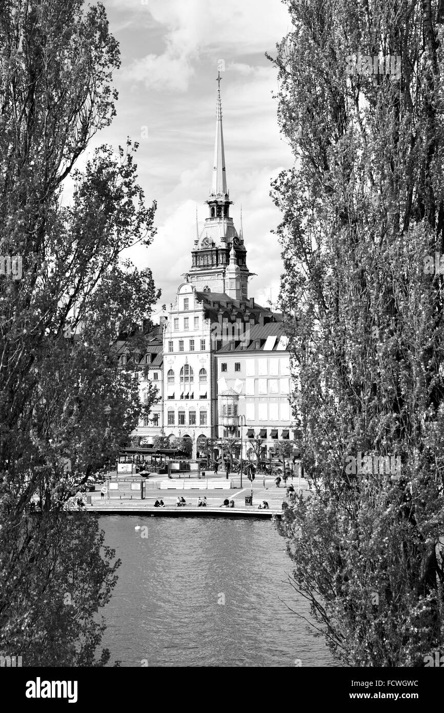 Vue sur la vieille ville (Gamla Stan) à Stockholm. Image en noir et blanc Banque D'Images
