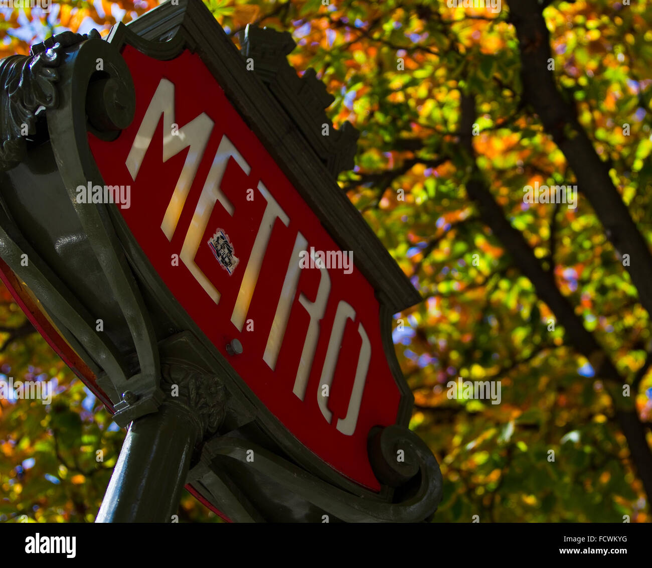 Signe de l'Art Nouveau à l'extérieur d'une station de métro à Paris Banque D'Images