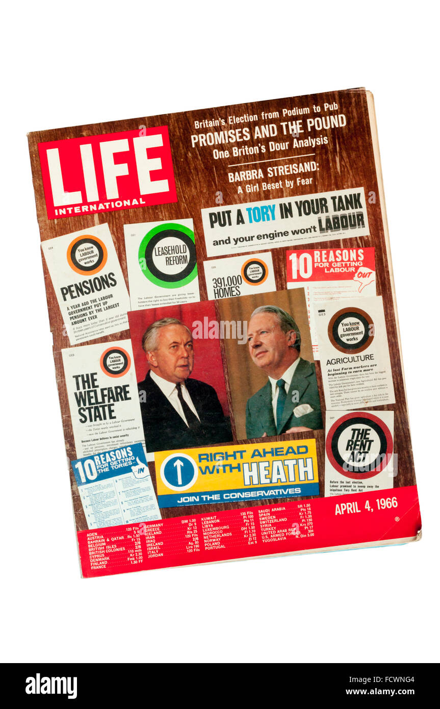 1966 Une copie de la revue Life avec Harold Wilson et Ted Heath sur le capot avant. Banque D'Images