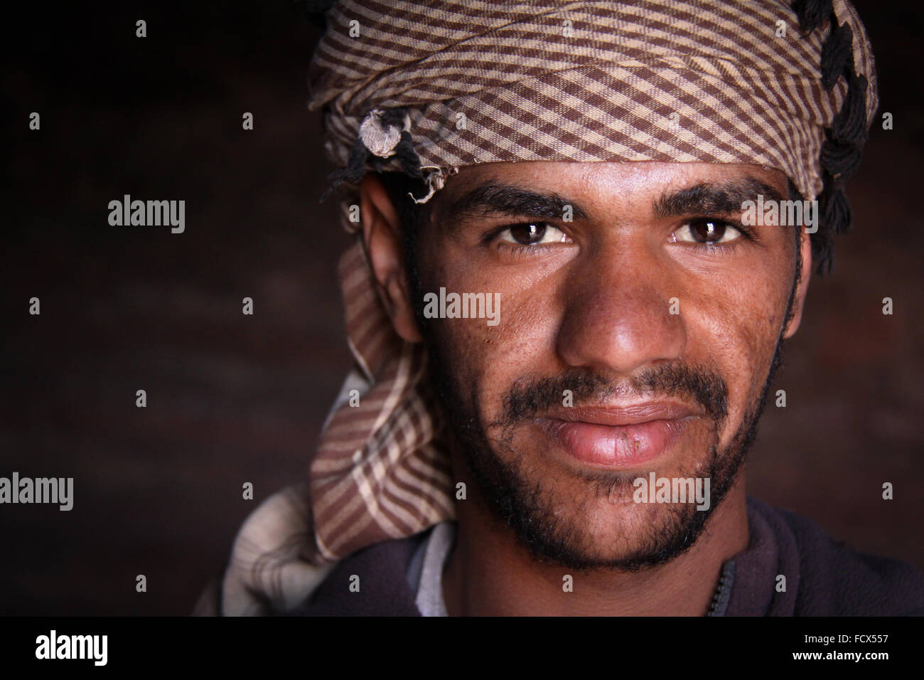 Portrait de chaise bédouine avec barbe à Wadi Musa, Petra, Jordanie site Banque D'Images