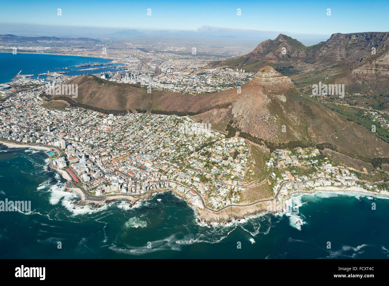 Vue aérienne de Seapoint et Clifton Bay, Cape Town, Western Cape Province, République d'Afrique du Sud Banque D'Images
