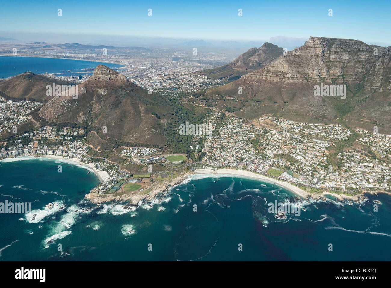 Vue aérienne de Seapoint et Clifton Bay, Cape Town, Western Cape Province, République d'Afrique du Sud Banque D'Images