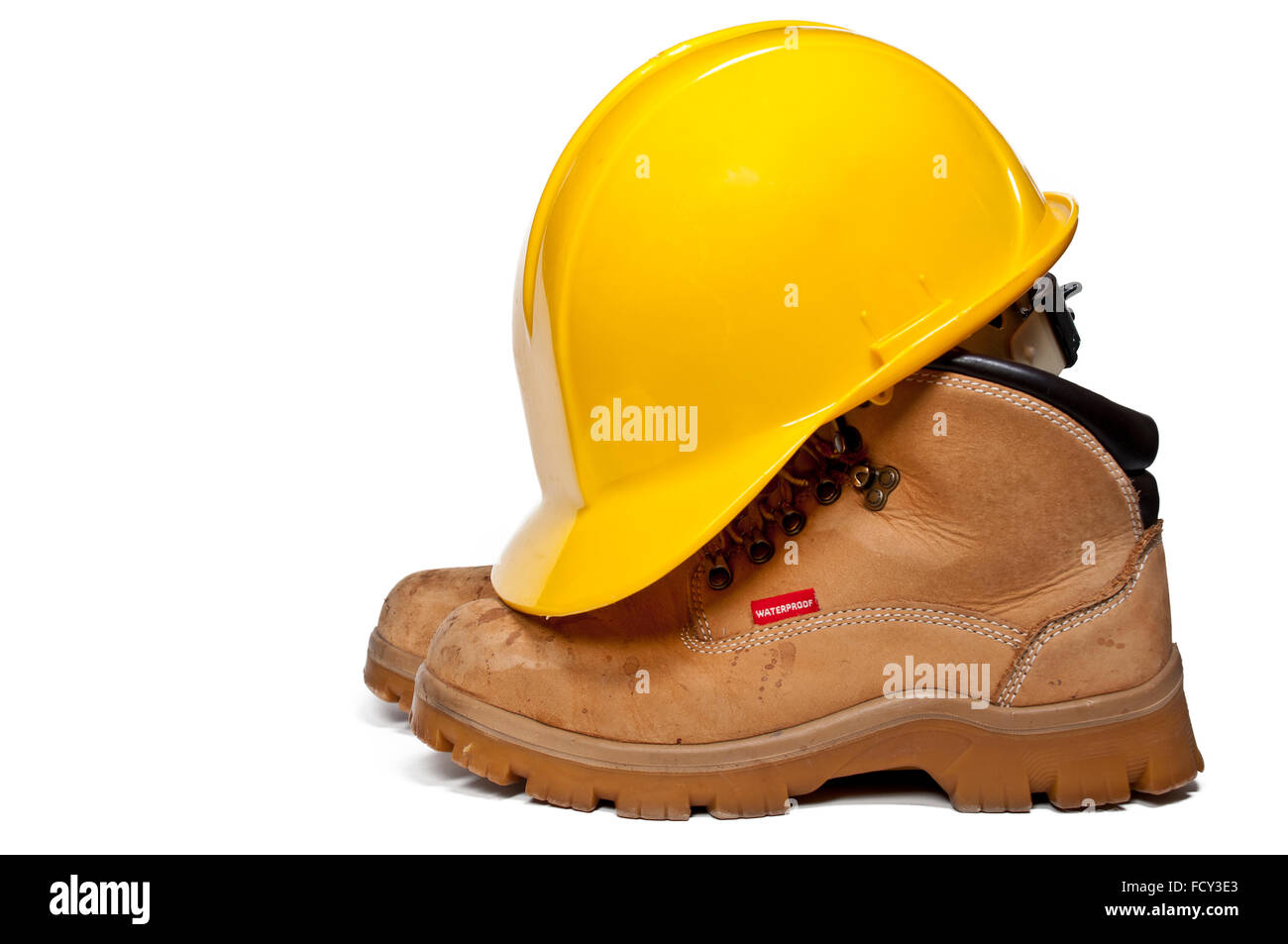 PPE - construction des bottes à embout d'acier et d'un casque jaune Banque D'Images