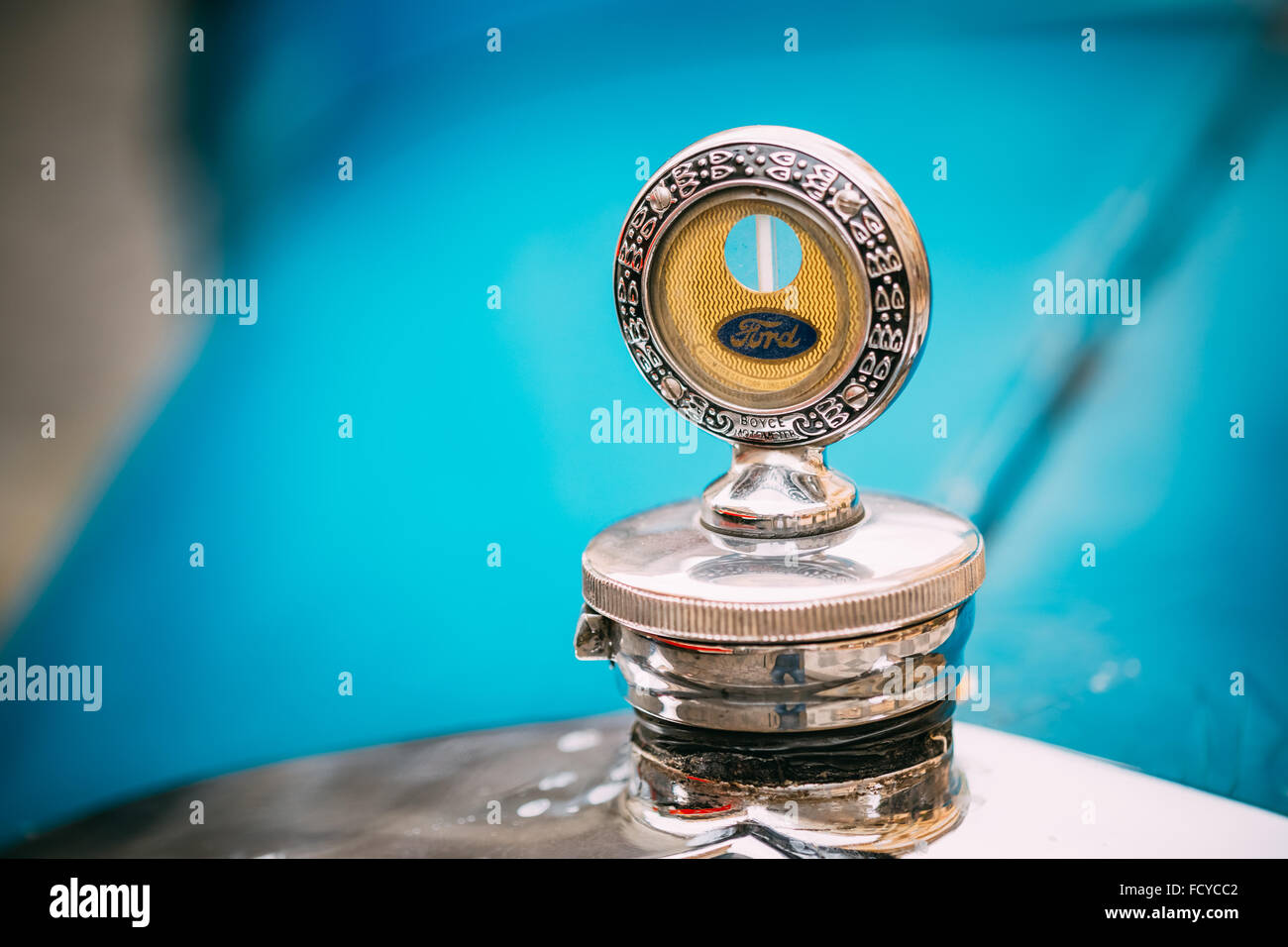 Prague, République tchèque - Le 10 octobre 2014 : Close up of old vintage blue un Ford Banque D'Images