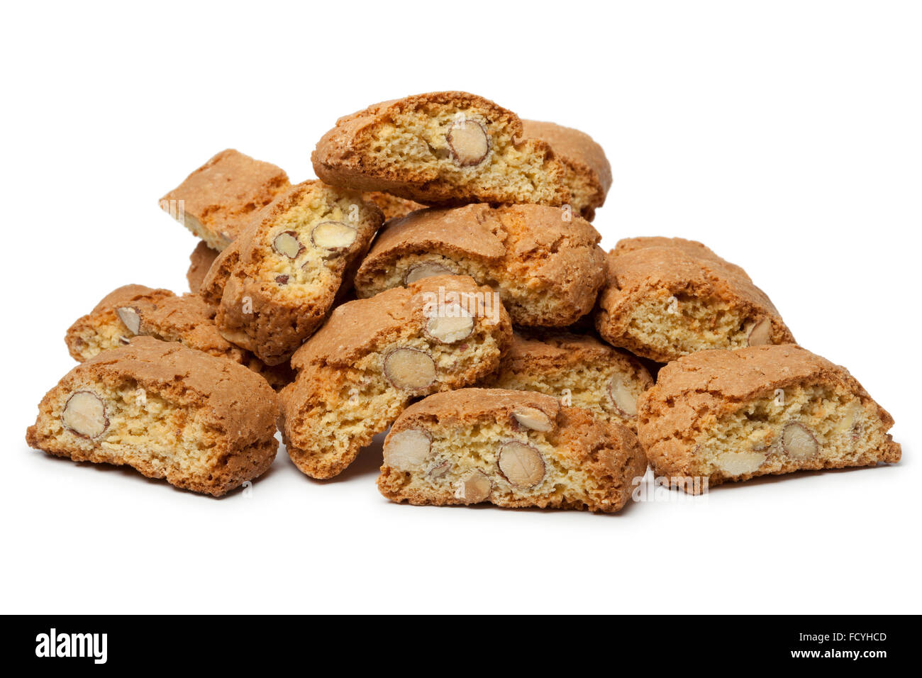 Tas de fresh baked cantuccini sur fond blanc Banque D'Images