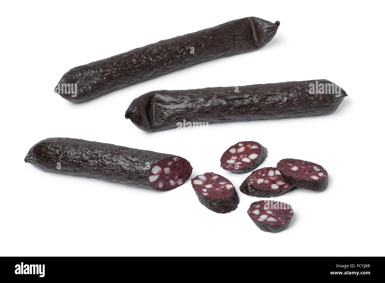 Suasage allemand traditionnel et des tranches de boudin noir sur fond blanc Banque D'Images