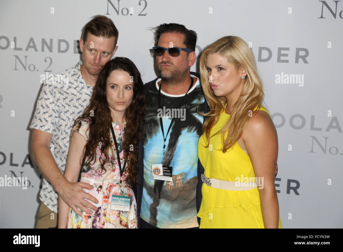Sydney, Australie. 26 janvier 2016. Les célébrités sont arrivés sur le tapis rouge pour la comédie Zoolander n o 2 à l'état du théâtre, 49 rue du marché. Photo : Chris Horsey et Lucy Durack avec vos amis. Crédit : Richard Milnes/Alamy Live News Banque D'Images