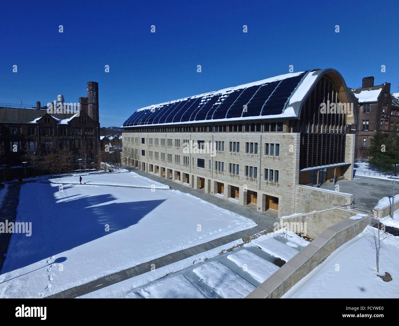 Vue aérienne de Kroon Hall, maison de la Yale School of Forestry and Environmental Studies à l'université de Yale. Banque D'Images