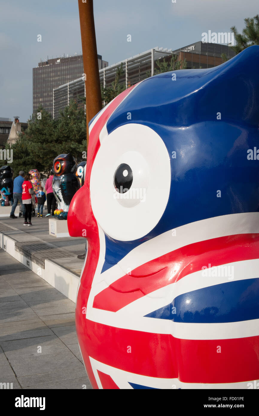Détail d'un drapeau de l'union a peint une partie de l'Owl Hoot grand hibou sculpture trail 2015 Birmingham West Midlands England UK Banque D'Images