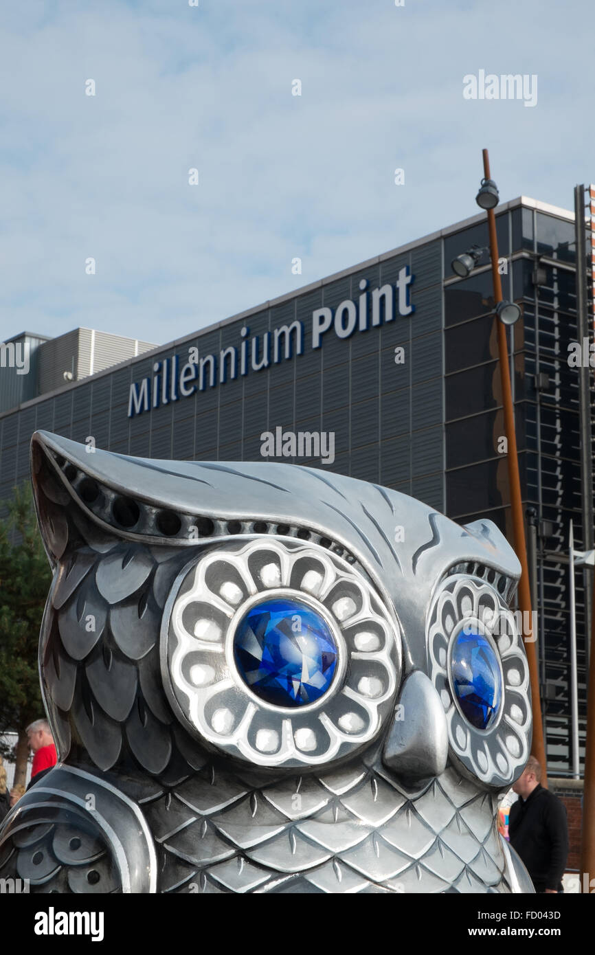 Détail d'une des sculptures owl à Millennium point partie de la grande sculpture trail Owl Hoot Birmingham Angleterre 2015 Banque D'Images