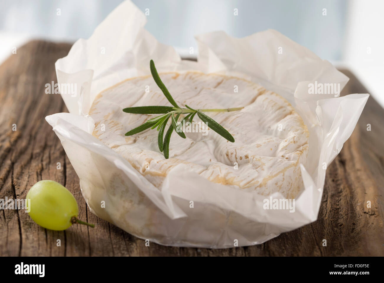 Fromage Camembert de Normandie traditionnelle Française Banque D'Images