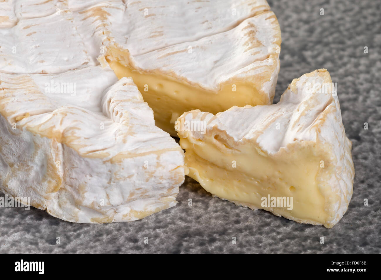 Fromage Camembert de Normandie traditionnelle Française Banque D'Images