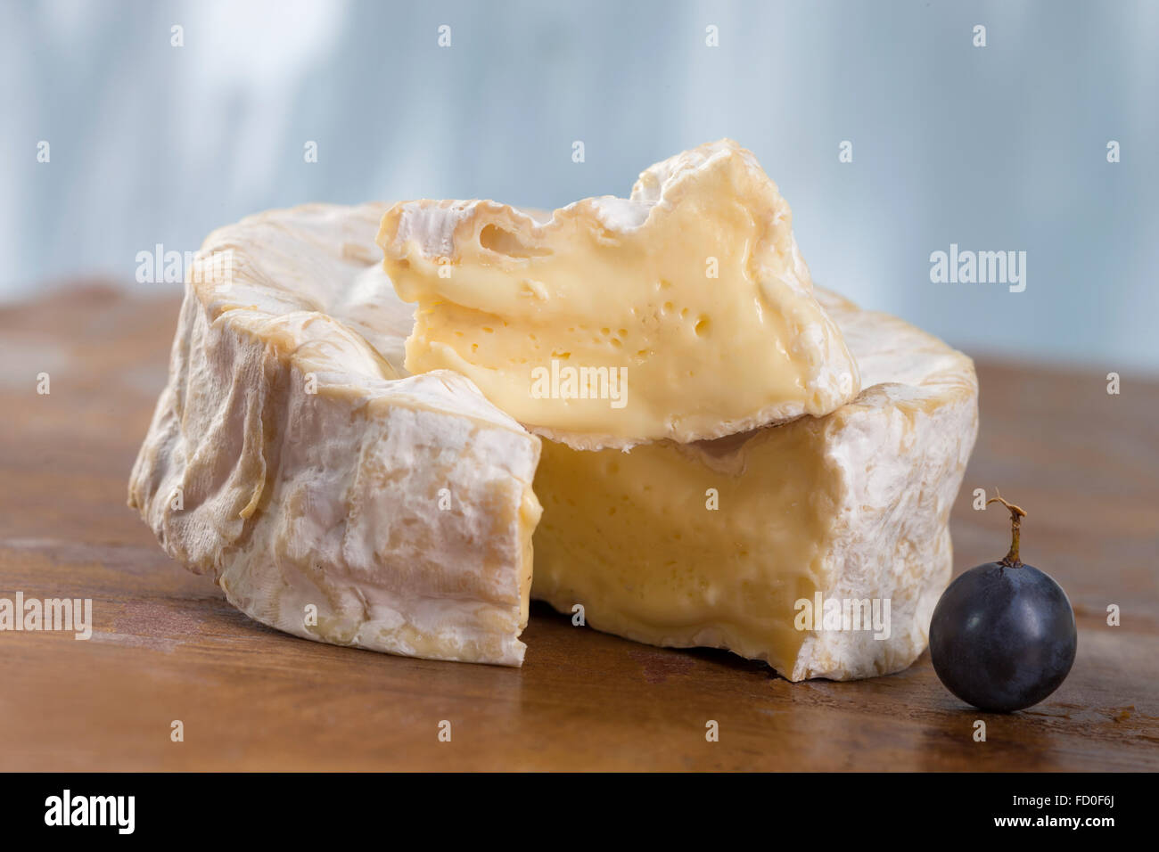 Fromage Camembert de Normandie traditionnelle Française Banque D'Images