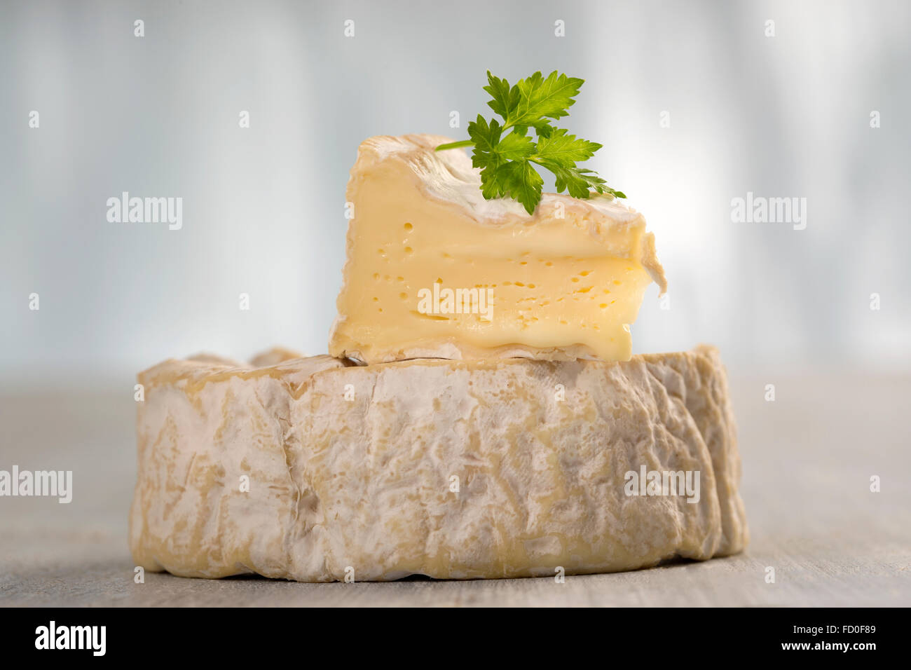 Fromage Camembert de Normandie traditionnelle Française Banque D'Images
