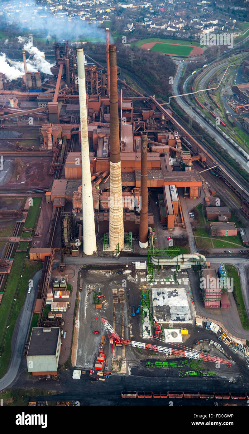 Vue aérienne, ThyssenKrupp Steel, l'usine de fabrication d'Schwelgern cheminées, Steel Mill Duisburg Marxloh, Duisburg, Ruhr, Banque D'Images
