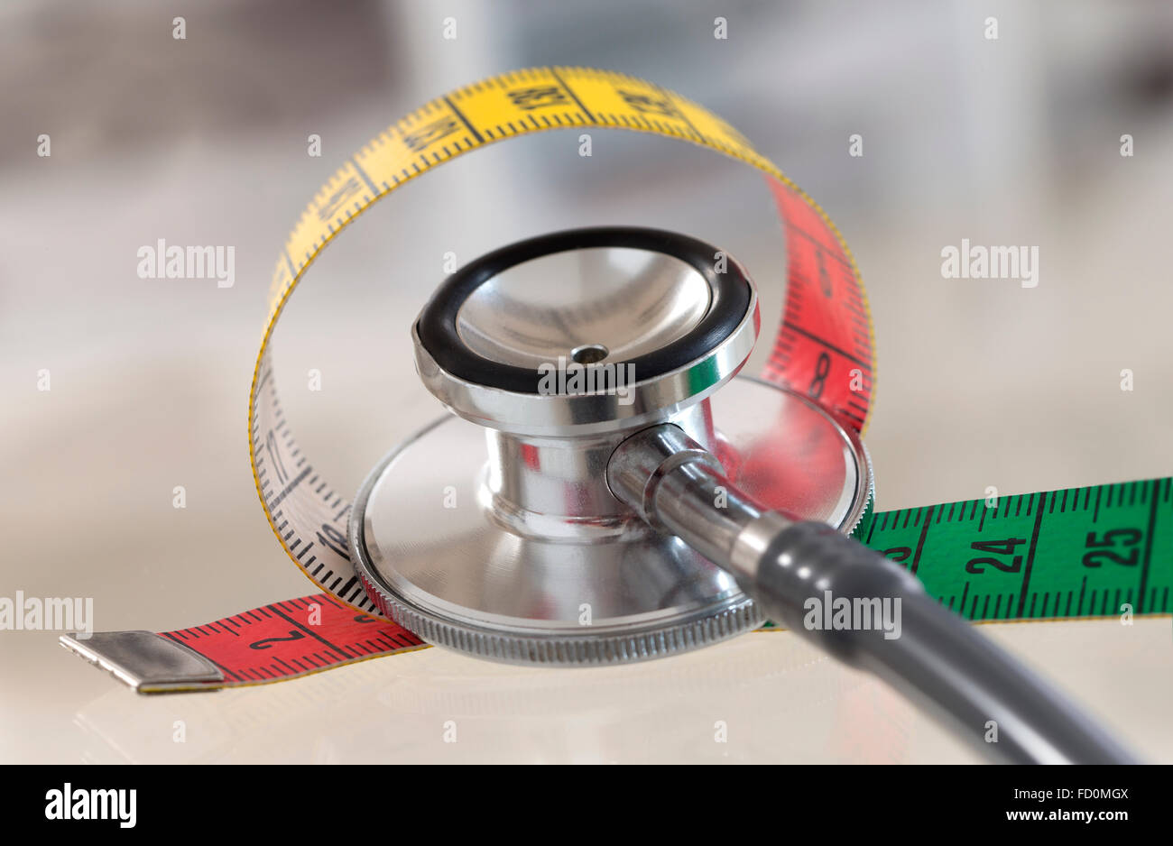 Stéthoscope et ruban à mesurer Banque D'Images