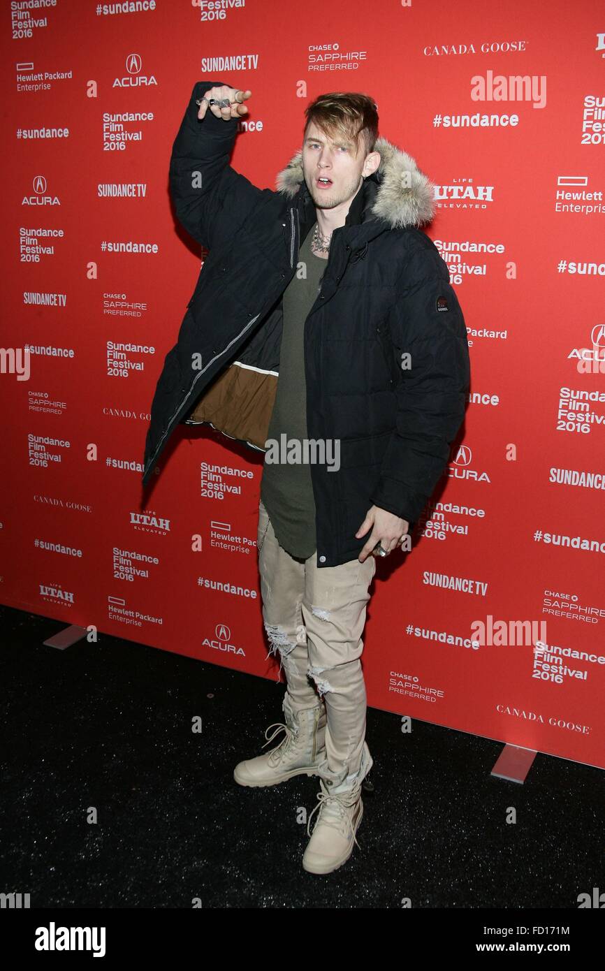 Park City, Utah, USA. 26 janvier, 2016. Machine Gun Kelly au hall des arrivées pour le terrain en première mondiale au Festival du Film de Sundance 2016, Marc Théâtre, Park City, UT 26 Janvier, 2016. Credit : James Atoa/Everett Collection/Alamy Live News Banque D'Images