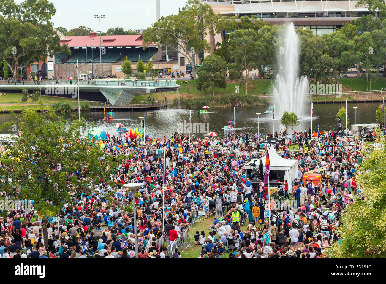 Adelaide, Australie - 26 janvier 2016 : célébration de la Journée de l'Australie dans Elder Park avec beaucoup de personnes de différentes nationalités. Banque D'Images