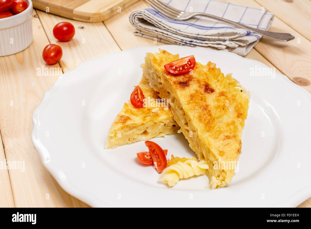 Les pâtes italiennes traditionnelles avec fusilli sauce Mornay ou béchamel et fromage Banque D'Images