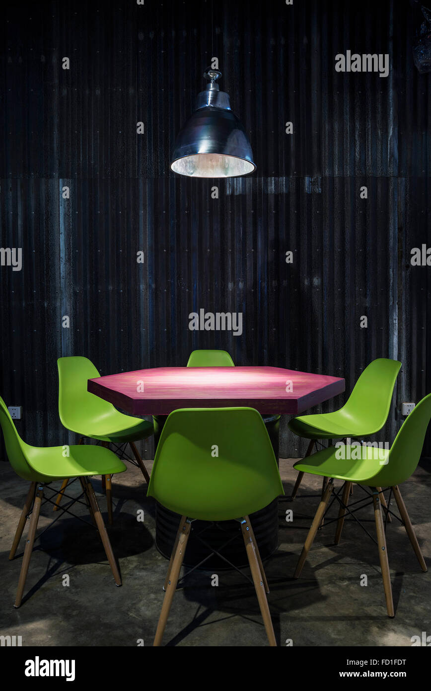 Design intérieur minimal contemporain moderne table et chaises Banque D'Images