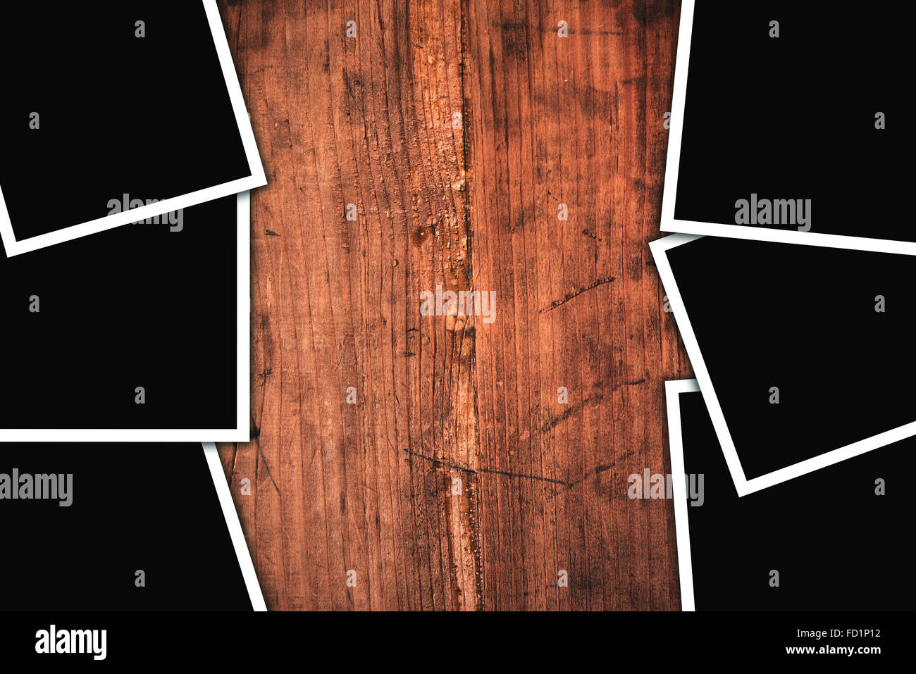 Format carré blanc photos sur un bureau en bois rustique comme copy space Banque D'Images