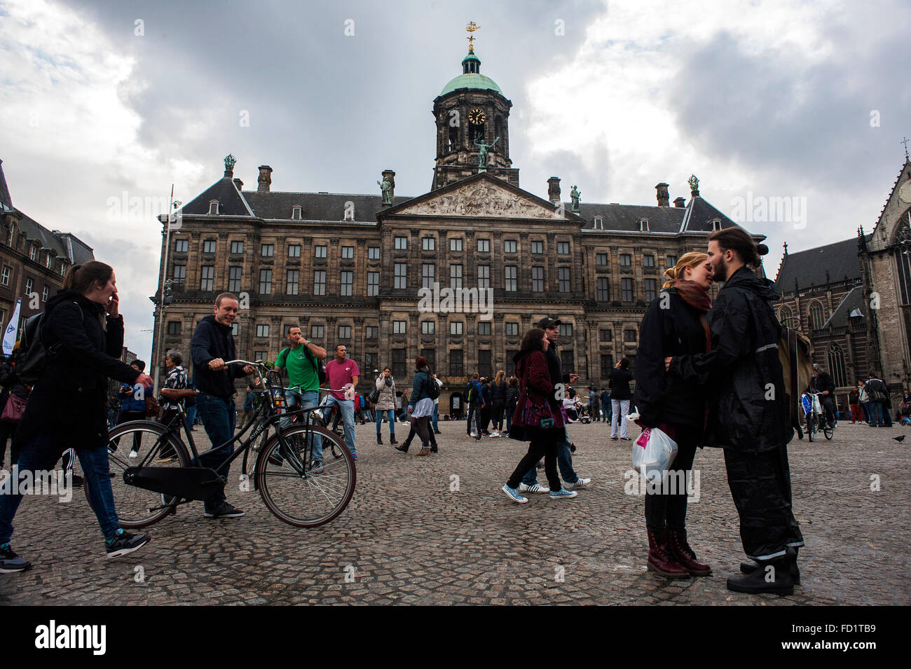 Le Palais Royal (Koninklijk Paleis) comme le nouvel hôtel de ville construit dans l'âge d'or par l'architecte Jacob van Campen dans Dam Squar Banque D'Images