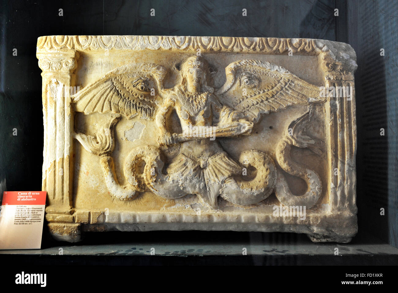 Bas relief, urne en albâtre (3e siècle av. J.-C.), Museo etrusco, musée étrusque, Volterra, Toscane, Italie Banque D'Images