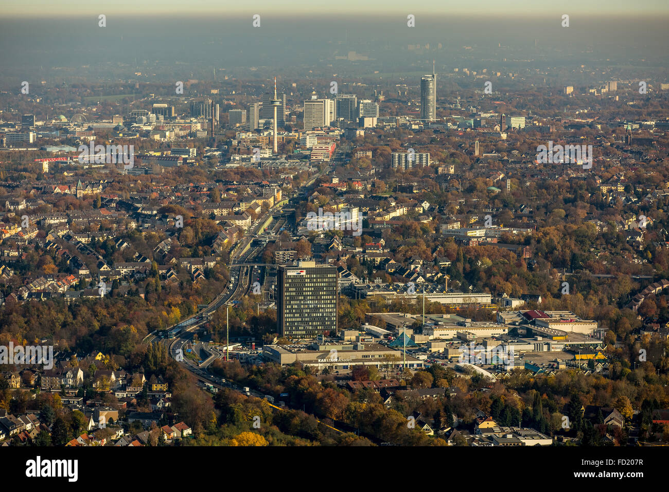 Skyline, le smog, RheinRuhrZentrum en face, Essen, Ruhr, Rhénanie du Nord-Westphalie, Allemagne Banque D'Images
