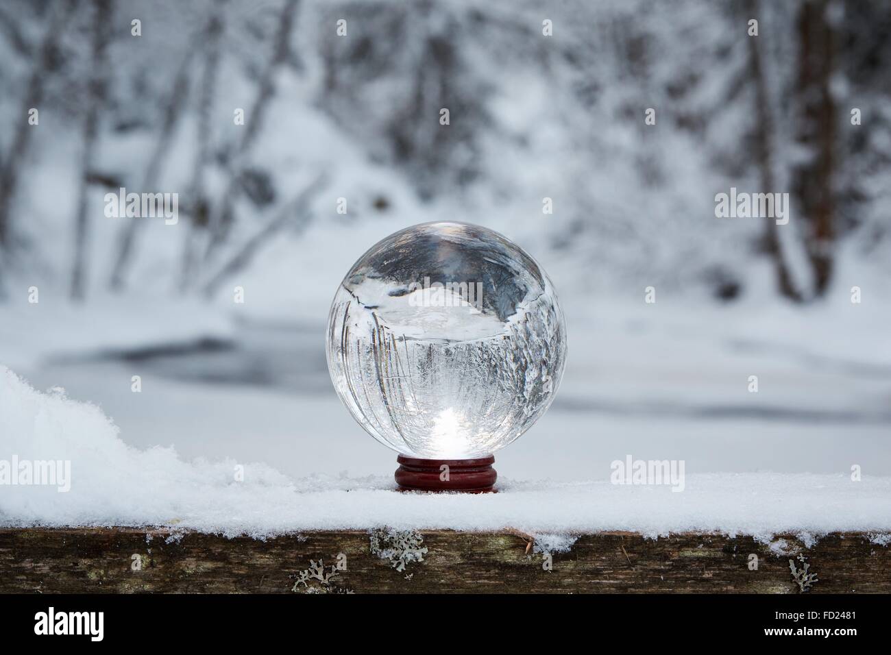 Une boule à neige est une sphère transparente Banque de photographies et  d'images à haute résolution - Alamy