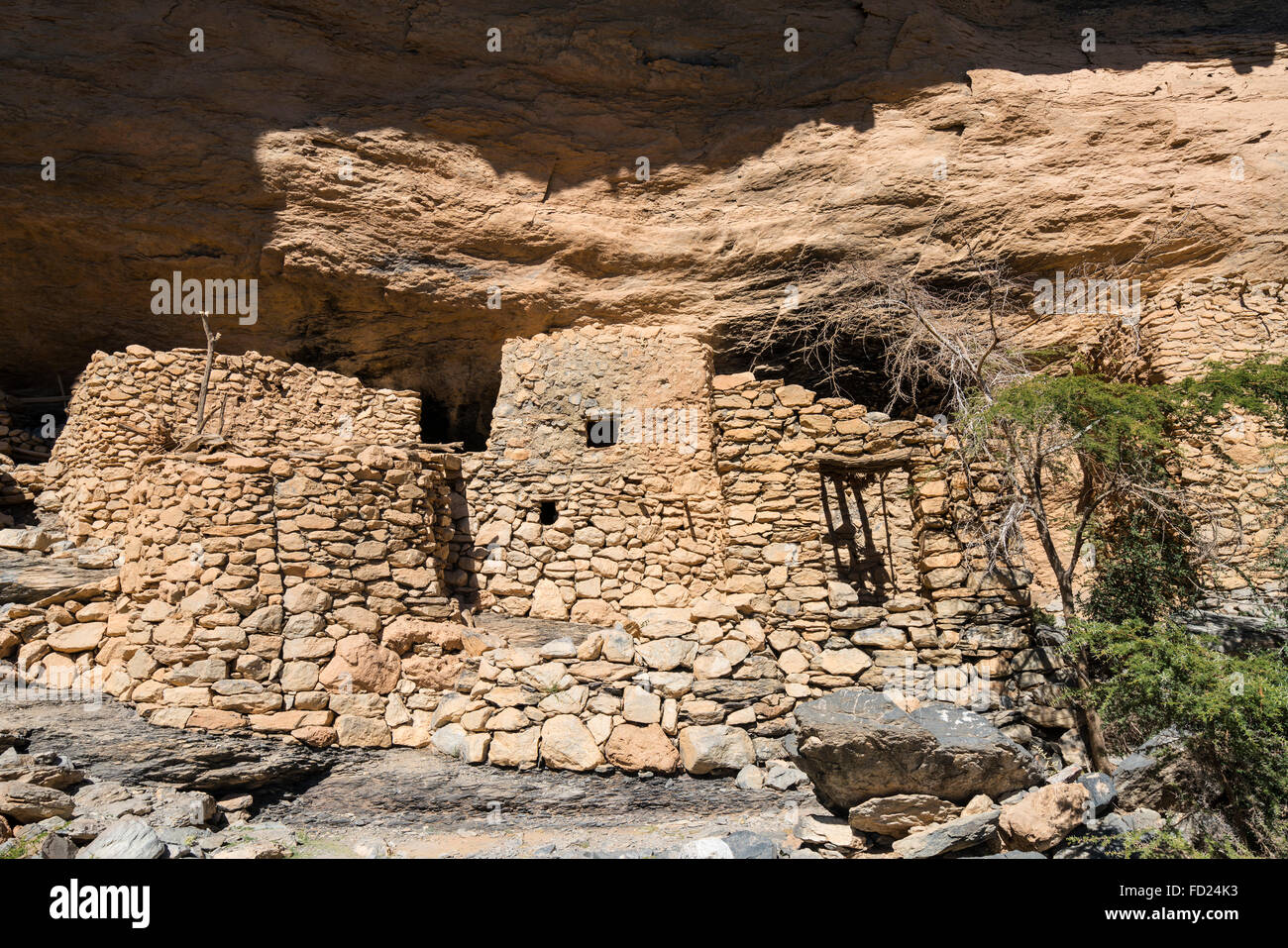 Le village abandonné de CCS sur le balcon à pied le long du sentier de randonnée canyon de Wadi Nakhr au Jebel Shams en Oman Moyen-orient Banque D'Images