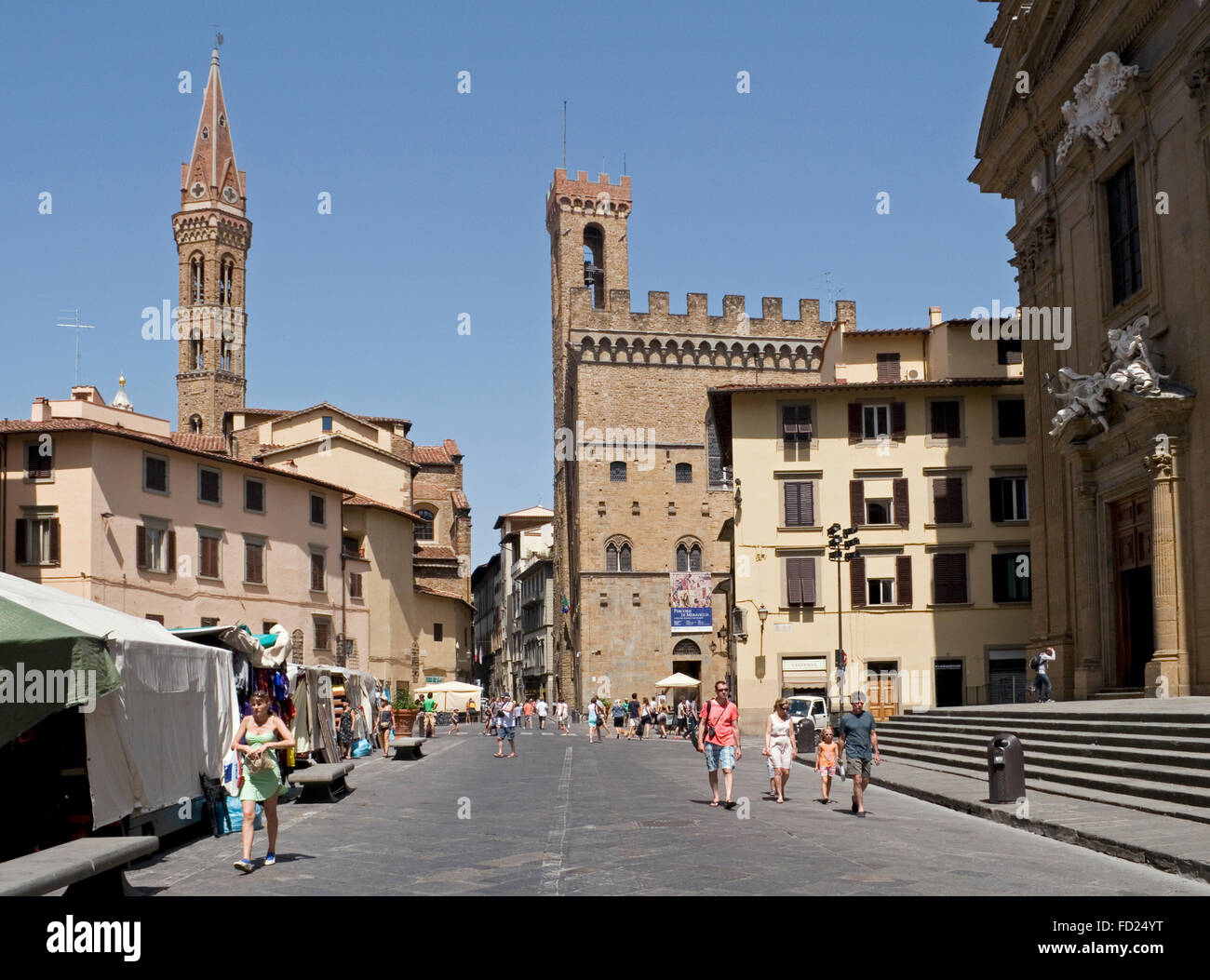 Piazza San Firenze carrés avec l'église Badia Fiorentina et Palazzo del Bargello, Florence, Italie Banque D'Images