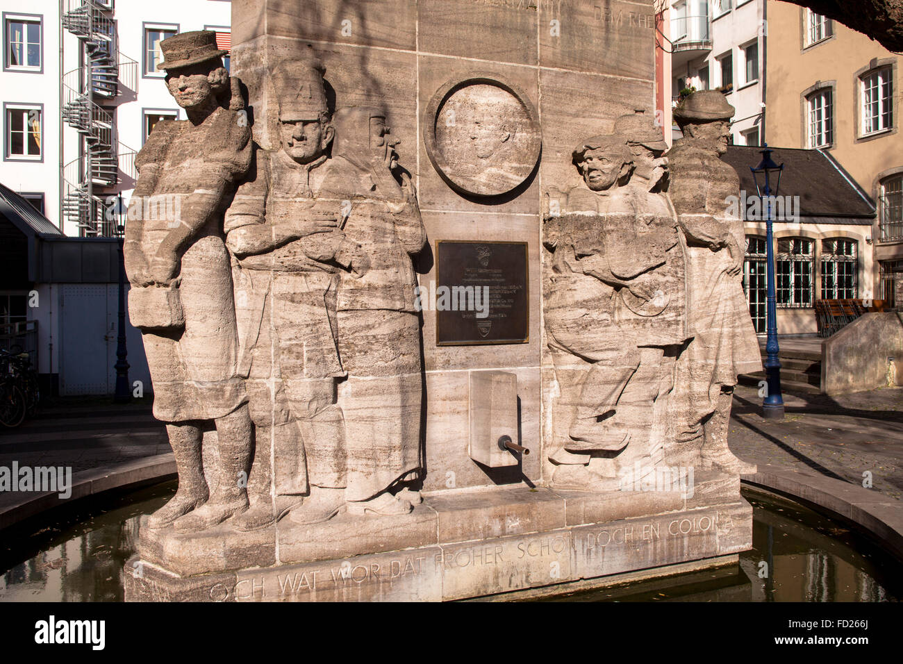 L'Europe, l'Allemagne, Cologne, le Willi Ostermann fontaine dans la vieille partie de la ville. Banque D'Images
