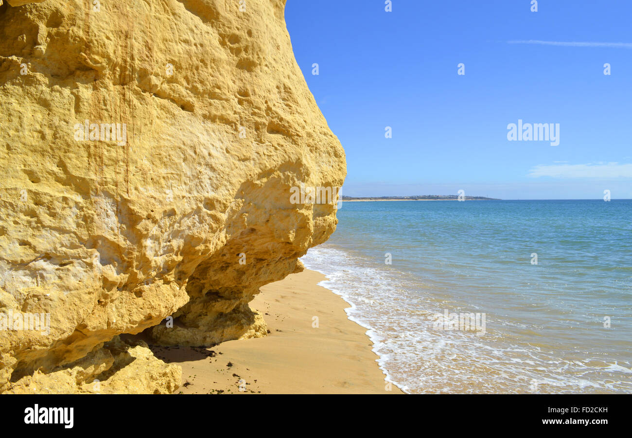 Armacao De Pera Beach sur la côte de l'Algarve Banque D'Images