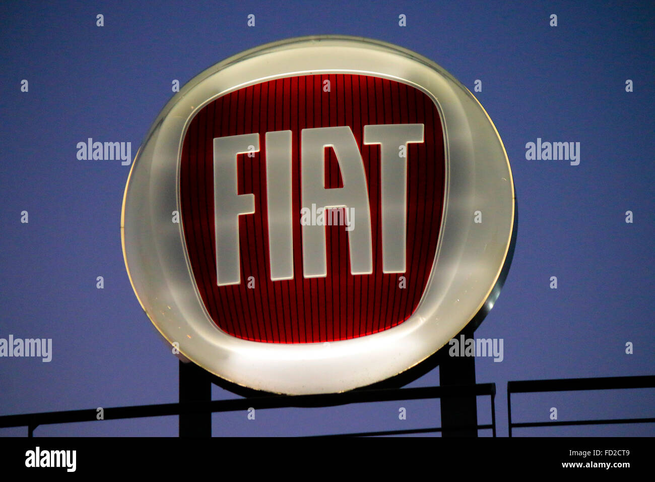 Logo das der Marke "Fiat", Berlin. Banque D'Images