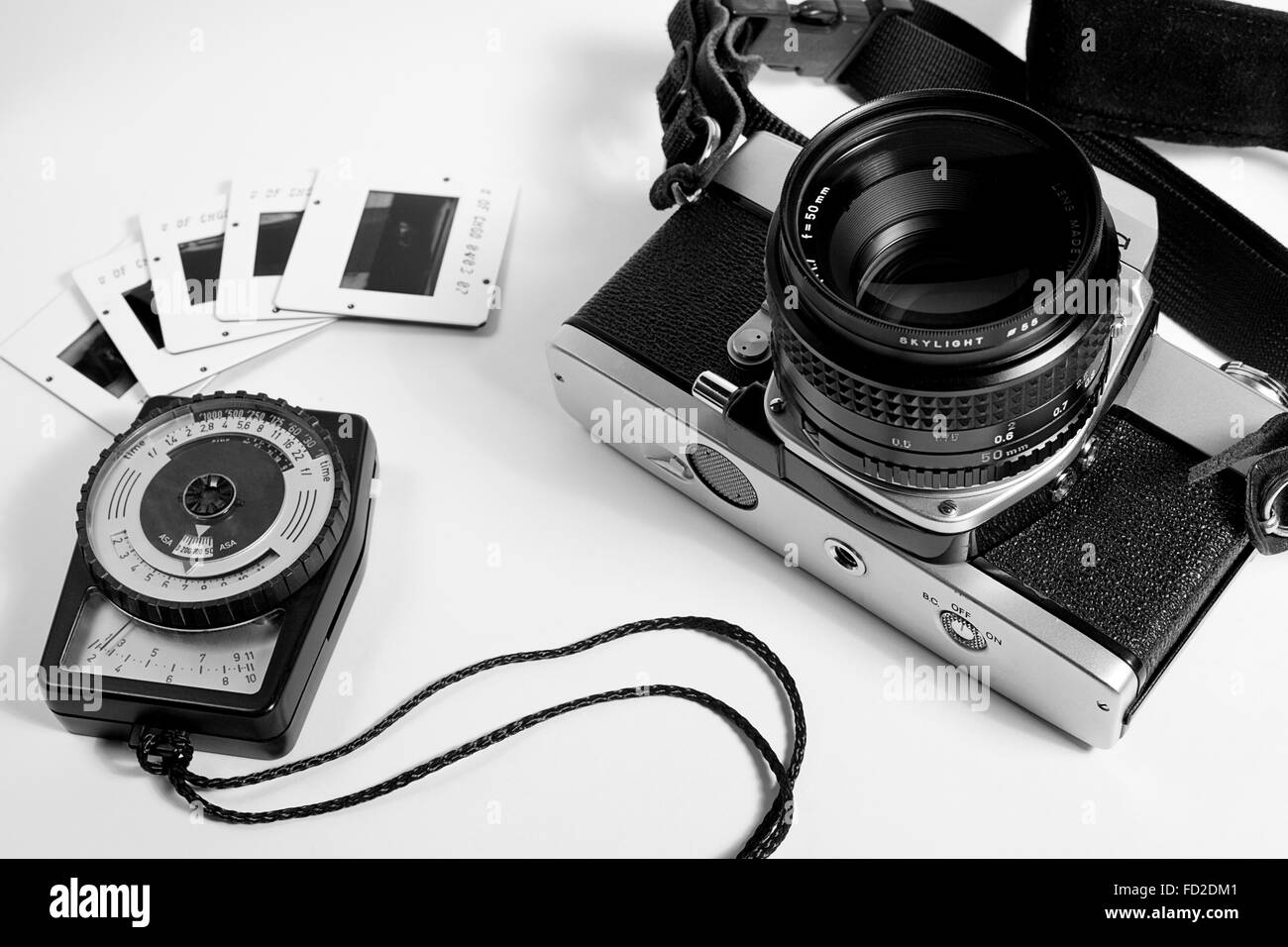 Vieux film camera, posemètre et diapositives Banque D'Images