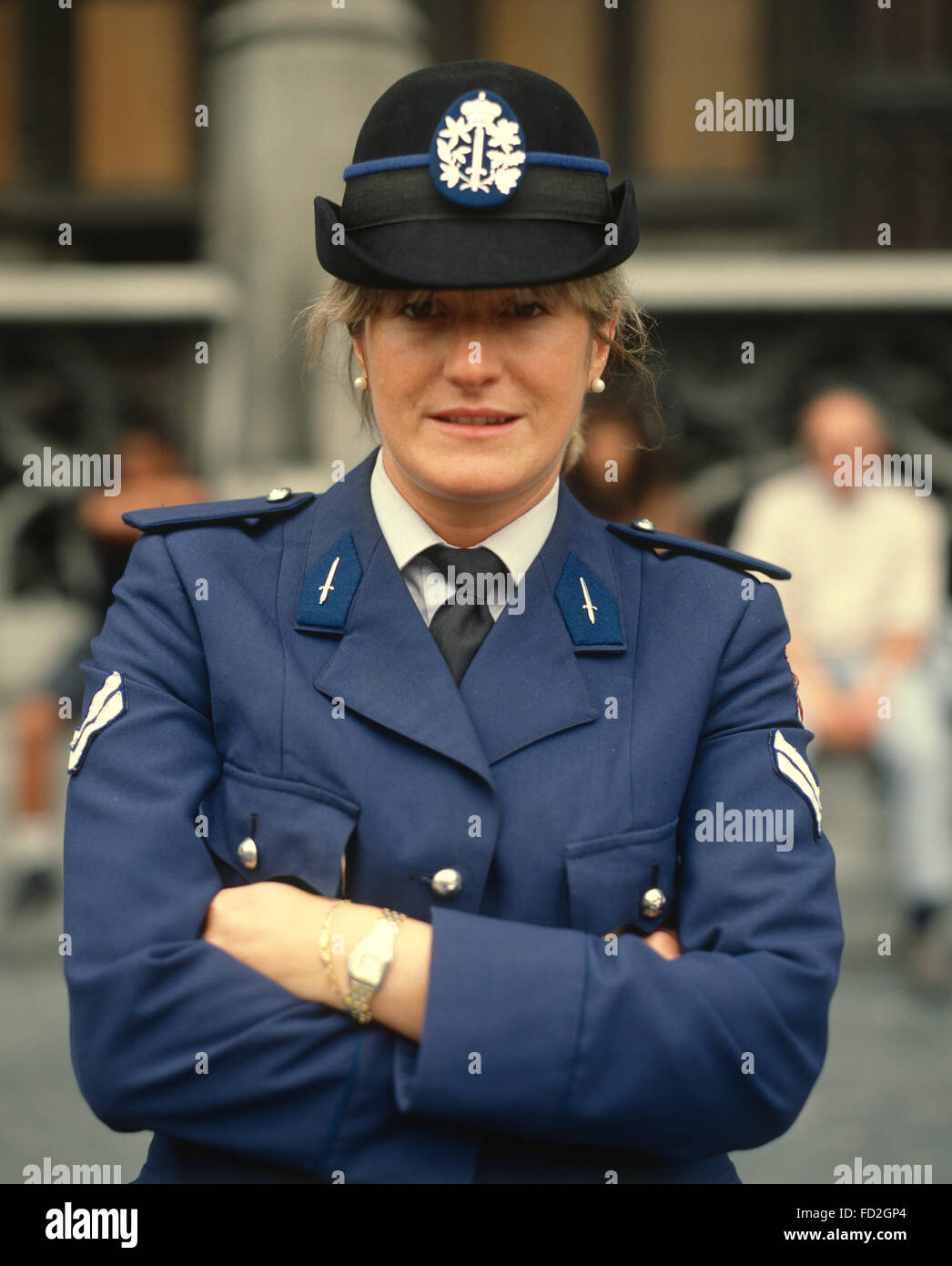 Belgique, Bruxelles, une policière en uniforme Photo Stock - Alamy