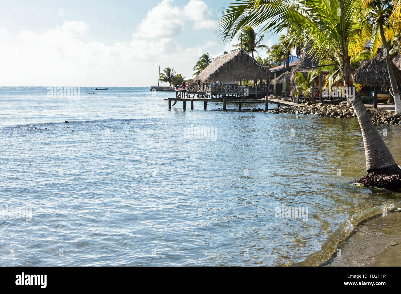Belle Côte tropicale de la mer des Caraïbes par l'Omoa, Honduras Banque D'Images