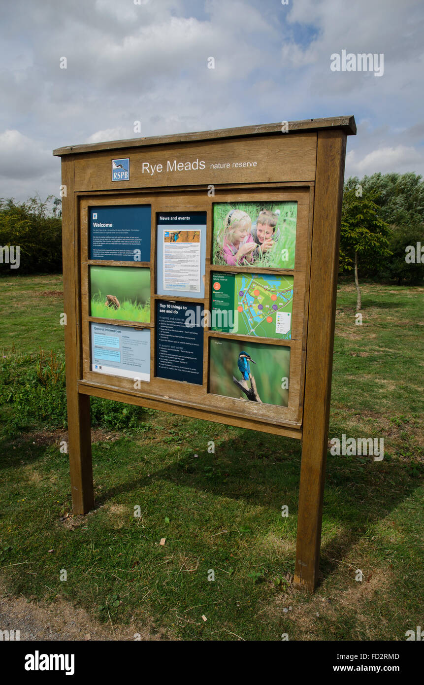 Panneau d'information à Rye Meads Nature Reserve, RSPB, Hertfordshire, Angleterre Banque D'Images