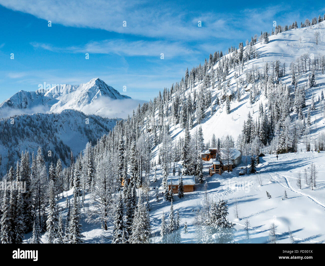 En hiver vue aérienne de Carlyle à montage à distance Lodge ; Monts Selkirk ; British Columbia, Canada Banque D'Images