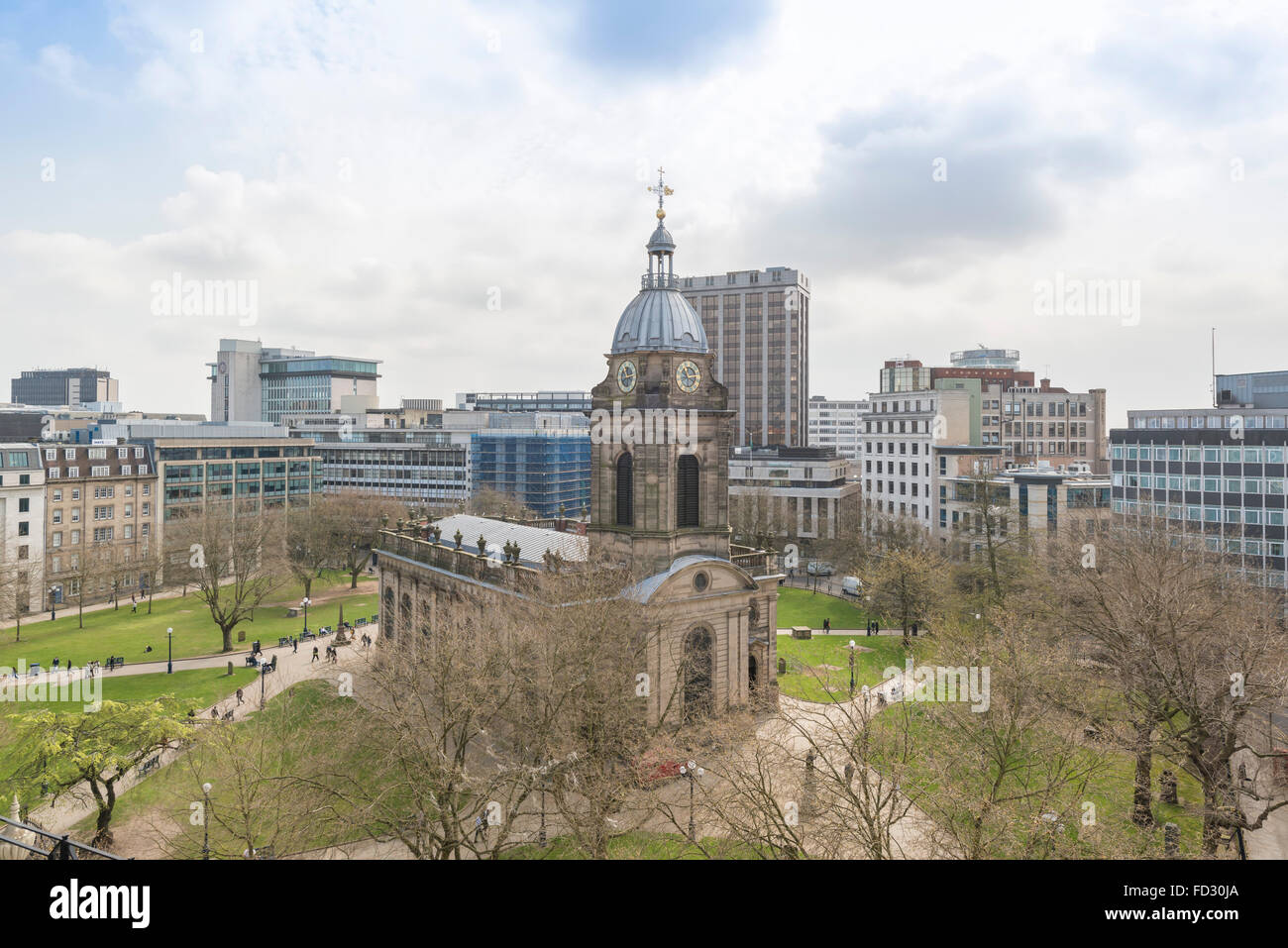 Cathédrale St Philips et Square dans le centre-ville de Birmingham, Angleterre. Banque D'Images