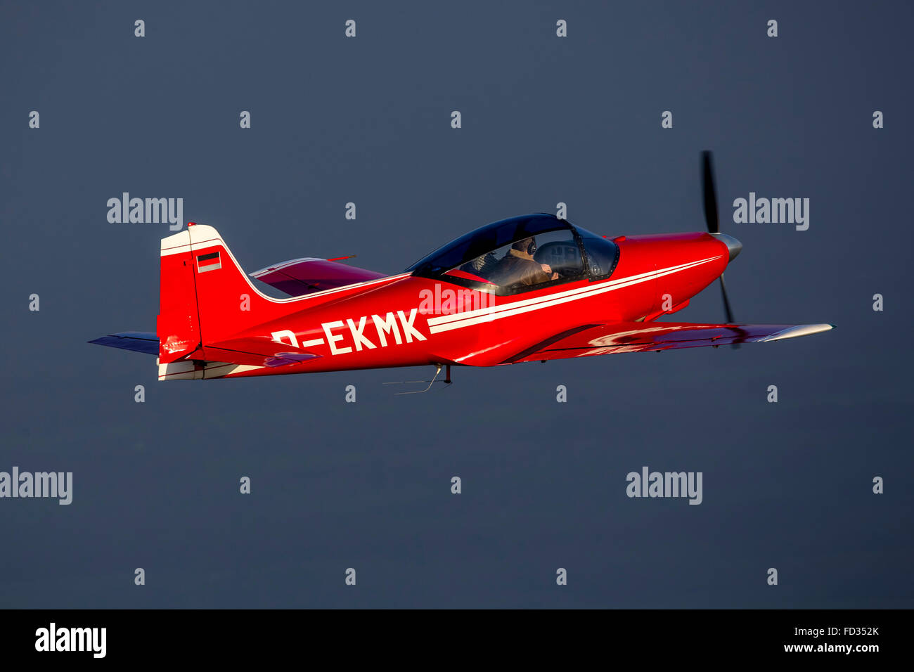 Avion rouge et bleu Banque de photographies et d�??images ?� haute r?�solution - Alamy