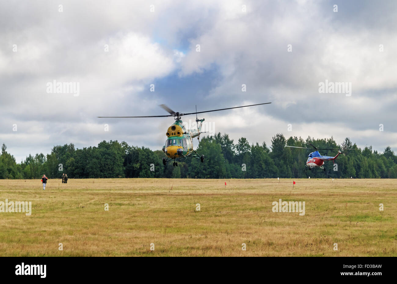 Le championnat de sport hélicoptère ouvert de la République du Bélarus "Gorovets cup' - 2015. Exercice - vol sur la précision. Banque D'Images