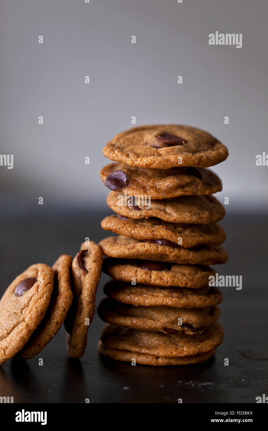 Pile de cookies aux pépites de chocolat Banque D'Images