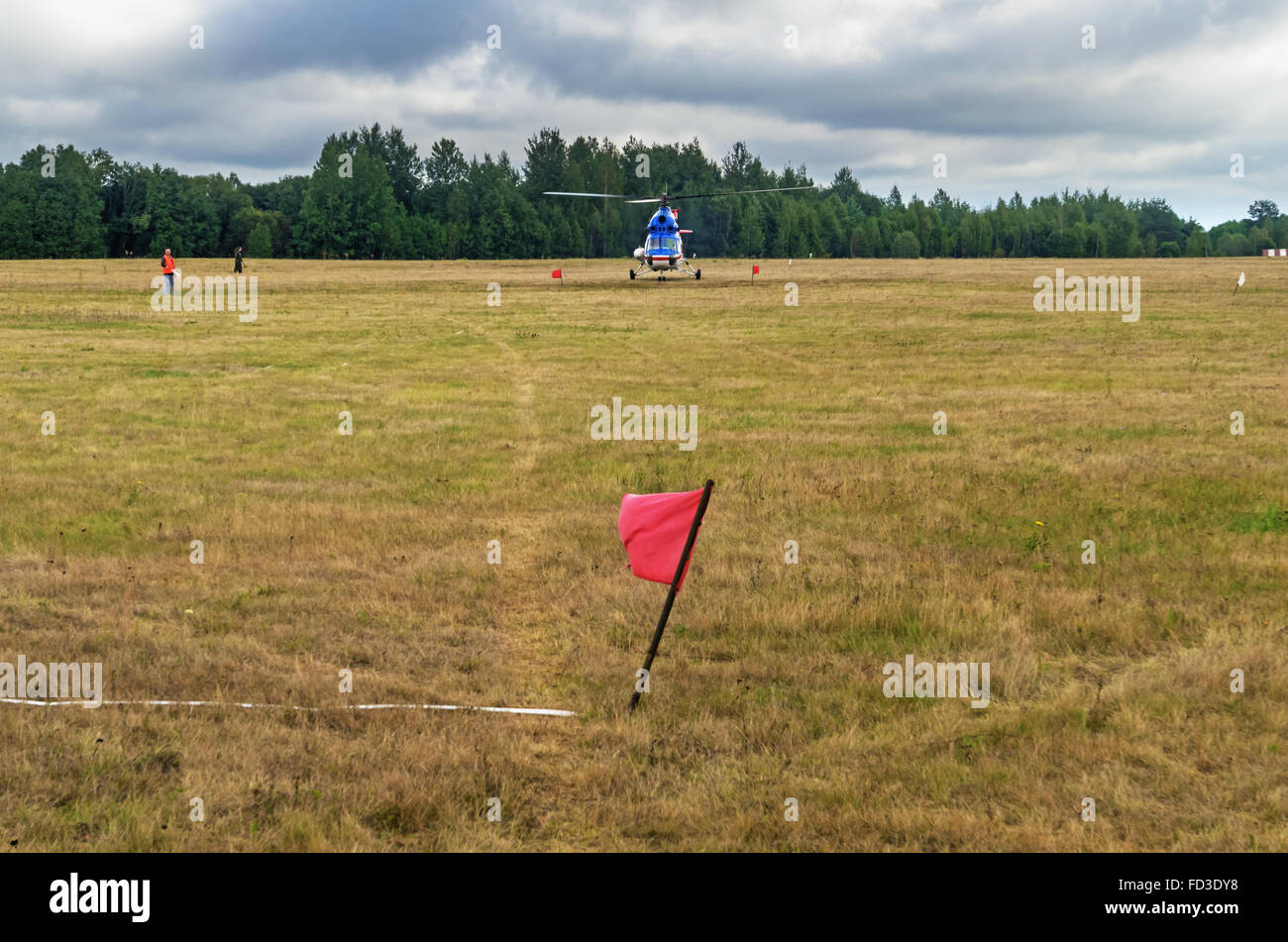 Le championnat de sport hélicoptère ouvert de la République du Bélarus "Gorovets cup' - 2015. Exercice - vol sur la précision. Banque D'Images